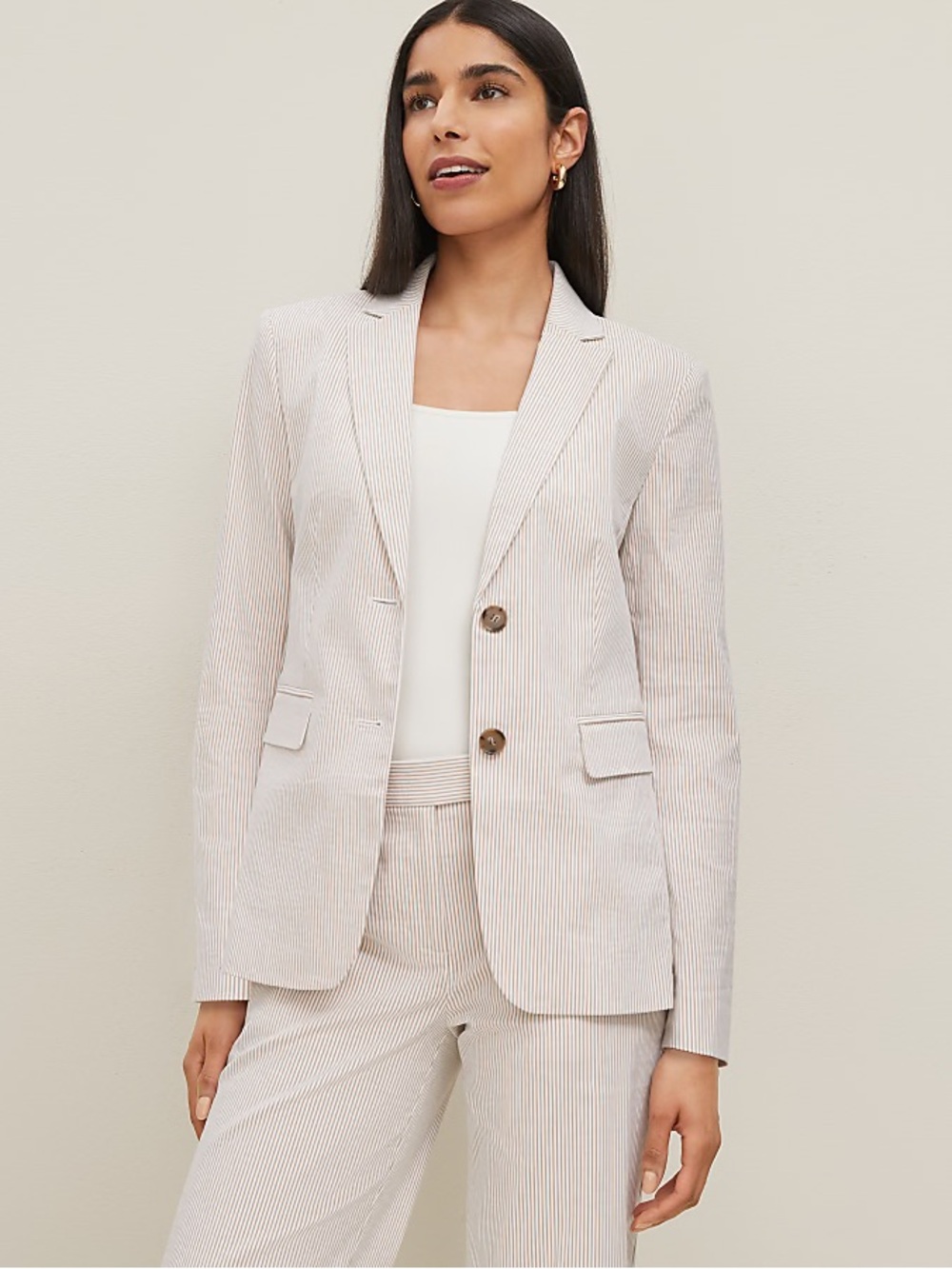 The Long Notched Two Button Blazer In Seersucker - Picture 2 of 8